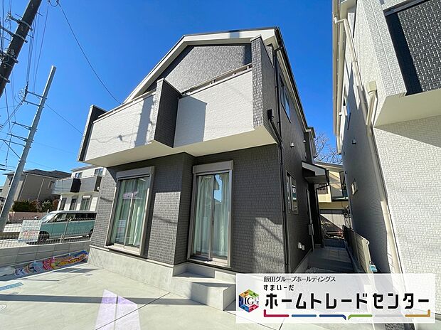 【前面道路含む現地写真】◆平日・お仕事帰りなど、いつでもご案内させていただきます！デザイン・目に見える設備面も大切ですが、耐震構造で地震に強い家の為、次代へ繋ぐ強固な住宅です。