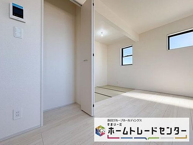 【リビング以外の居室】◆2階の各居室にはそれぞれ収納を完備！しっかりとした容量のスペースを確保しているので、お部屋は美しい空間を保てますね♪
