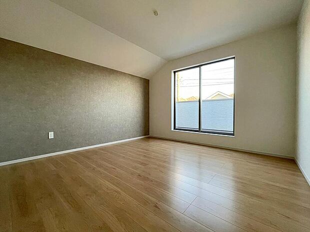 【リビング以外の居室】◆居室のサッシにはペアガラスを採用、高い断熱性による省エネと結露対策に有効です。室内を快適な空間に代えてくれます。現地の通風や採光も実際にご確認下さいませ。