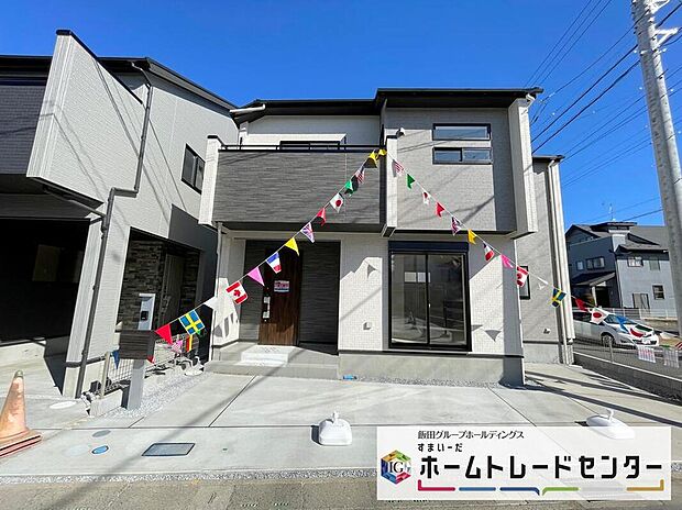 【前面道路含む現地写真】◆平日・お仕事帰りなど、いつでもご案内させていただきます！デザイン・目に見える設備面も大切ですが、耐震構造で地震に強い家の為、次代へ繋ぐ強固な住宅です。