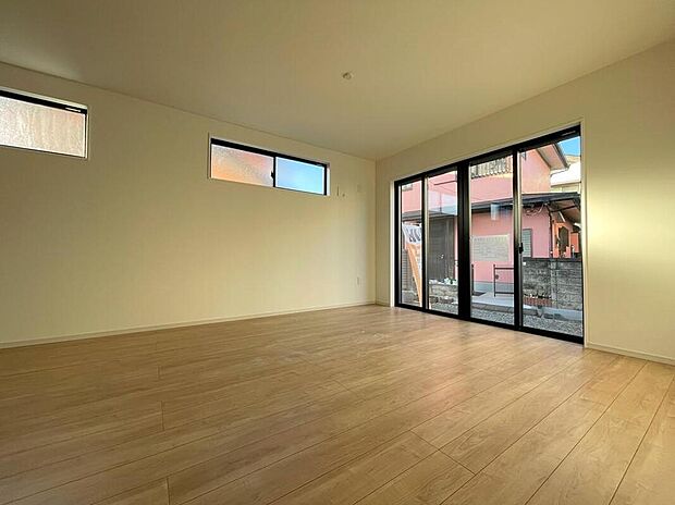 【リビング】◆LDKはご家族みんなが揃う大切な空間です♪テーブルやソファ、カーテン選び、レイアウトを考えるのも楽しいですね♪笑顔溢れる楽しい暮らしをイメージしながらご見学ください♪