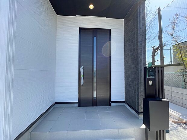 【現地外観写真】◆資料送付・ご見学即対応！建物完成しておりますので、室内ご内覧いただけます♪ご不明点等、スタッフがしっかりと説明させていただきますので、安心して現地をご覧ください♪