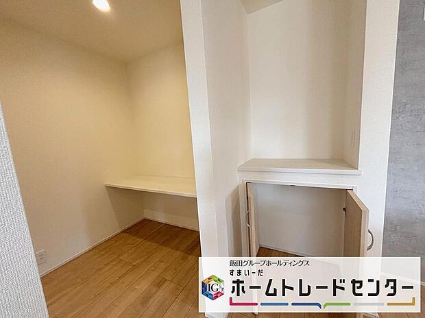 【収納】◆キッチン横にはパントリースペースを完備♪収納も豊富な嬉しいスペース♪