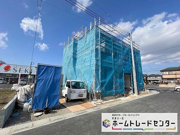 【前面道路含む現地写真】◆平日・お仕事帰りなど、いつでもご案内させていただきます！デザイン・目に見える設備面も大切ですが、耐震構造で地震に強い家の為、次代へ繋ぐ強固な住宅です。