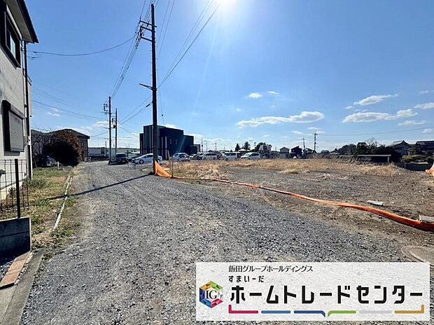 【前面道路含む現地写真】◆平日・お仕事帰りなど、いつでもご案内させていただきます!デザイン・目に見える設備面も大切ですが、耐震構造で地震に強い家の為、次代へ繋ぐ強固な住宅です。