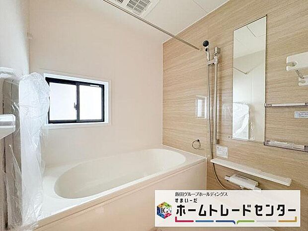 【浴室】◆毎日の疲れをいやす浴室は1坪タイプです。足を伸ばしてゆっくりとくつろげます。浴室暖房乾燥機も標準装備です♪