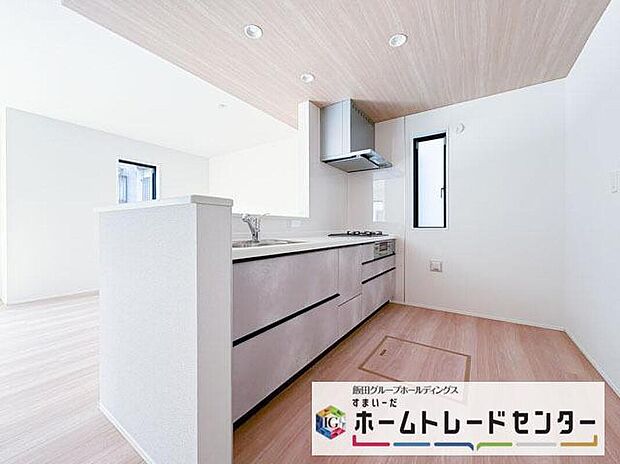 【キッチン】◆人気の対面式キッチン。お食事の準備をしながらでもご家族とのコミュニケーションを楽しめます♪ぜひご見学の際にはキッチンに立ち、生活をイメージしてください。