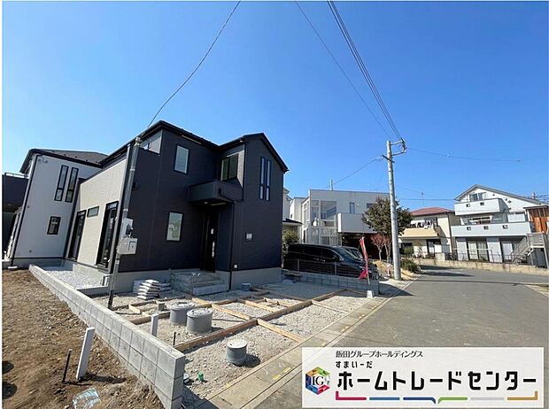 【前面道路含む現地写真】◆平日・お仕事帰りなど、いつでもご案内させていただきます！デザイン・目に見える設備面も大切ですが、耐震構造で地震に強い家の為、次代へ繋ぐ強固な住宅です。