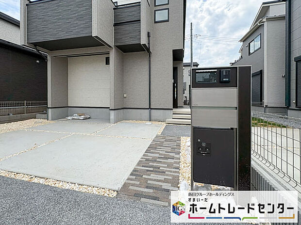 【玄関】◆TVモニター付きインターホンはカラーモニターで来訪者もひとめで分かります♪留守の間の来訪者が確認できる嬉しい録画機能付き！お子様が一人で留守番の間も安心です。