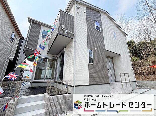 【前面道路含む現地写真】◆平日・お仕事帰りなど、いつでもご案内させていただきます!デザイン・目に見える設備面も大切ですが、耐震構造で地震に強い家の為、次代へ繋ぐ強固な住宅です。