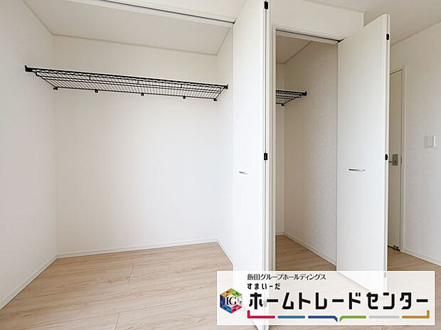 【ベッドルーム】◆2階の各居室にはそれぞれ収納を完備!しっかりとした容量のスペースを確保しているので、お部屋は美しい空間を保てますね♪