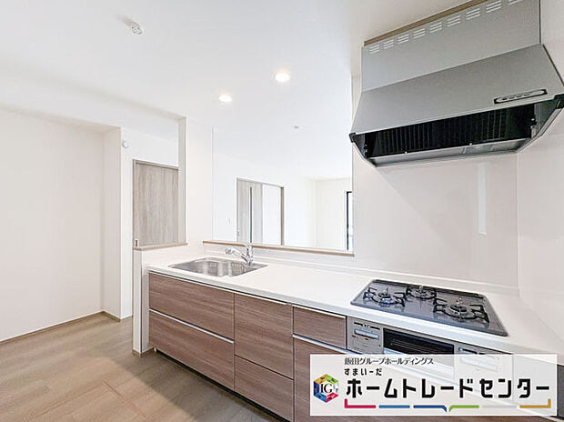 【キッチン】◆人気の対面式キッチン。お食事の準備をしながらでもご家族とのコミュニケーションを楽しめます♪ぜひご見学の際にはキッチンに立ち、生活をイメージしてください。