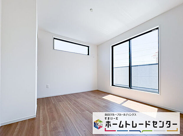 【リビング以外の居室】◆居室のサッシにはペアガラスを採用、高い断熱性による省エネと結露対策に有効です。室内を快適な空間に代えてくれます。現地の通風や採光も実際にご確認下さいませ。