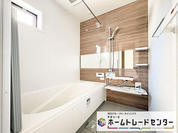 【浴室】◆毎日の疲れをいやす浴室は1坪タイプです。足を伸ばしてゆっくりとくつろげます。浴室暖房乾燥機も標準装備です♪