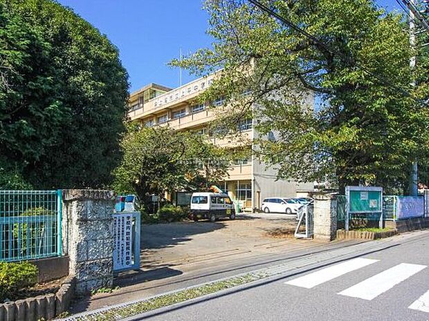 上尾市立上平中学校（約2,000m）