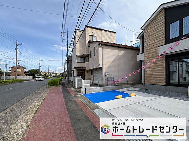 【前面道路含む現地写真】◆平日・お仕事帰りなど、いつでもご案内させていただきます！デザイン・目に見える設備面も大切ですが、耐震構造で地震に強い家の為、次代へ繋ぐ強固な住宅です。