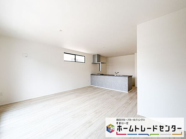 【リビング】◆LDKはご家族みんなが揃う大切な空間です♪テーブルやソファ、カーテン選び、レイアウトを考えるのも楽しいですね♪笑顔溢れる楽しい暮らしをイメージしながらご見学ください♪