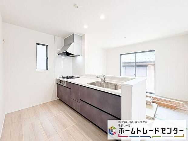 【キッチン】◆人気の対面式キッチン。お食事の準備をしながらでもご家族とのコミュニケーションを楽しめます♪ぜひご見学の際にはキッチンに立ち、生活をイメージしてください。