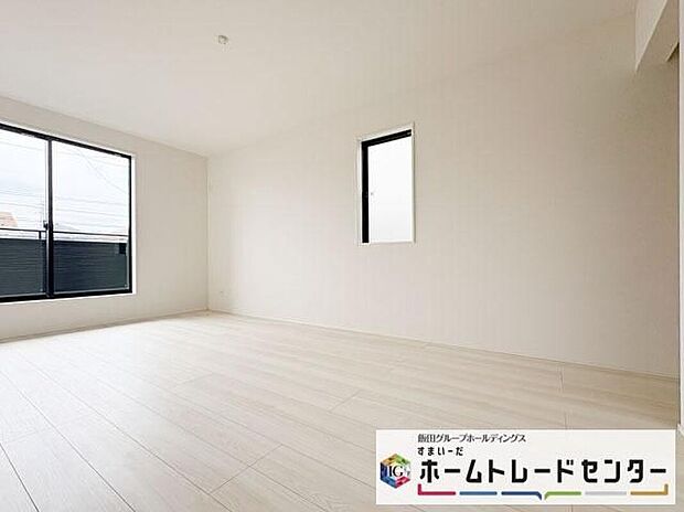 【リビング以外の居室】◆居室のサッシにはペアガラスを採用、高い断熱性による省エネと結露対策に有効です。室内を快適な空間に代えてくれます。現地の通風や採光も実際にご確認下さいませ