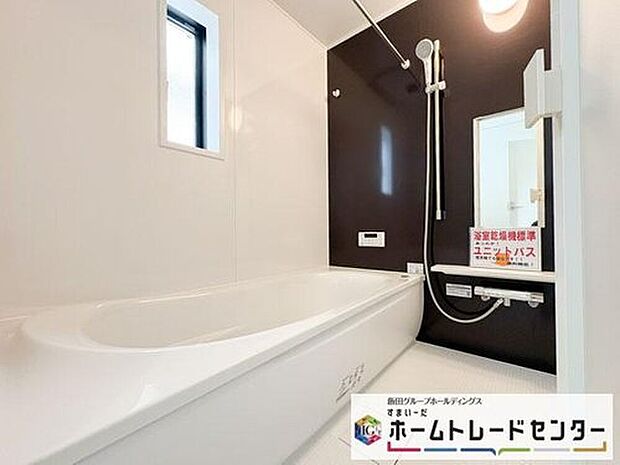 【浴室】◆毎日の疲れをいやす浴室は1坪タイプです。足を伸ばしてゆっくりとくつろげます。浴室暖房乾燥機も標準装備です♪