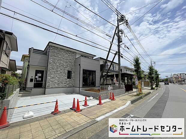 【前面道路含む現地写真】◆平日・お仕事帰りなど、いつでもご案内させていただきます！デザイン・目に見える設備面も大切ですが、耐震構造で地震に強い家の為、次代へ繋ぐ強固な住宅です。