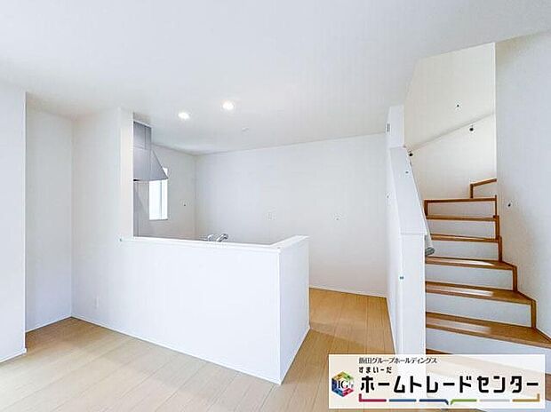 【キッチン】◆人気の対面式キッチン。お食事の準備をしながらでもご家族とのコミュニケーションを楽しめます♪ぜひご見学の際にはキッチンに立ち、生活をイメージしてください。