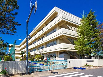 伊奈町立南小学校 350ｍ(徒歩5分)