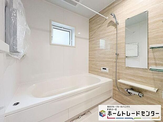 【浴室】◆毎日の疲れをいやす浴室は1坪タイプです。足を伸ばしてゆっくりとくつろげます。浴室暖房乾燥機も標準装備です♪