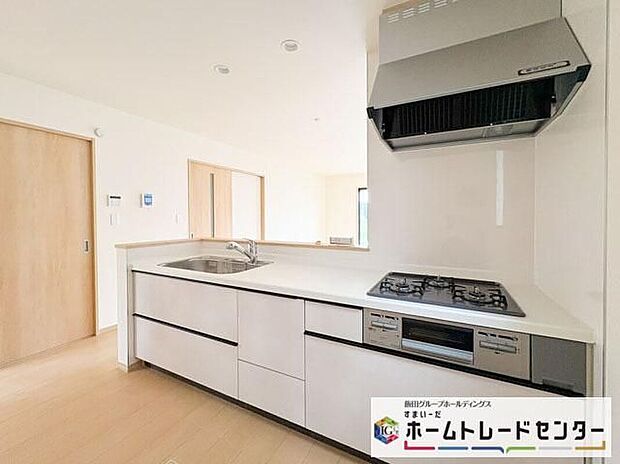 【キッチン】◆人気の対面式キッチン。お食事の準備をしながらでもご家族とのコミュニケーションを楽しめます♪ぜひご見学の際にはキッチンに立ち、生活をイメージしてください。
