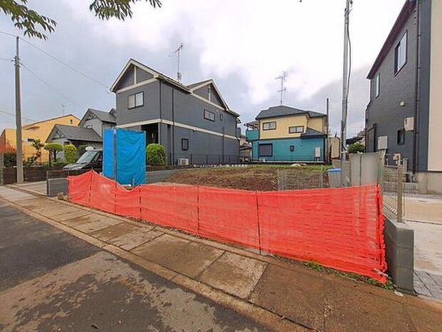 【現地外観写真】◆資料送付・ご見学即対応!建物完成しておりますので、室内ご内覧いただけます♪ご不明点等、スタッフがしっかりと説明させていただきますので、安心して現地をご覧ください♪
