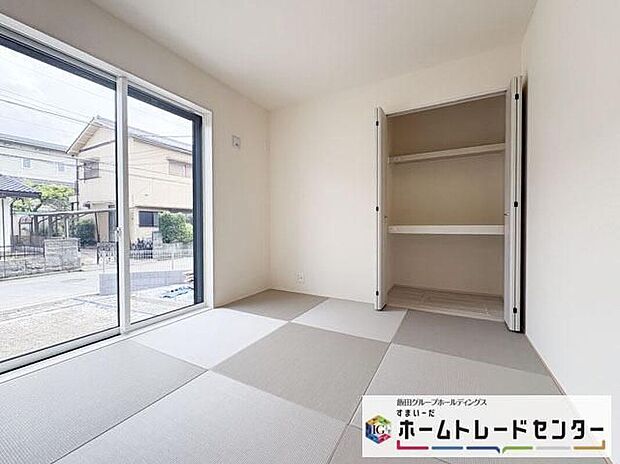 【リビング以外の居室】◆リビングと隣接したお部屋では、ゴロゴロする、お子様を寝かせる、客間として利用するなど、ライフスタイルに合わせて変化をもたらすことができます。