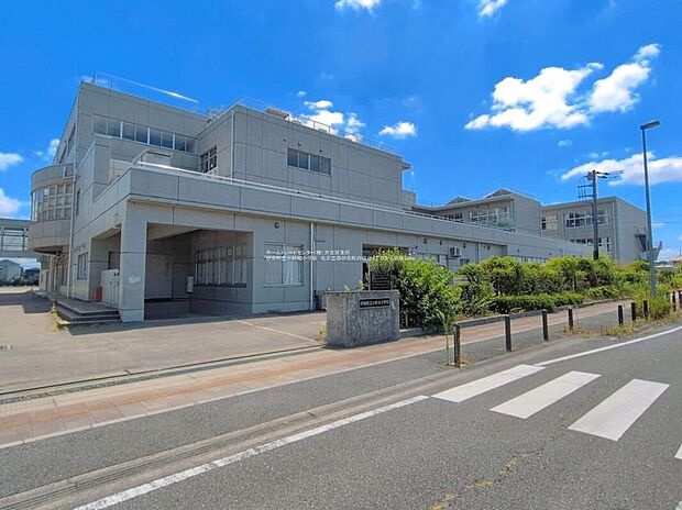 伊奈町立小針北小学校（約500m）