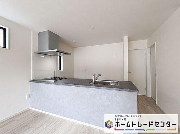 【キッチン】◆人気の対面式キッチン。お食事の準備をしながらでもご家族とのコミュニケーションを楽しめます♪ぜひご見学の際にはキッチンに立ち、生活をイメージしてください。