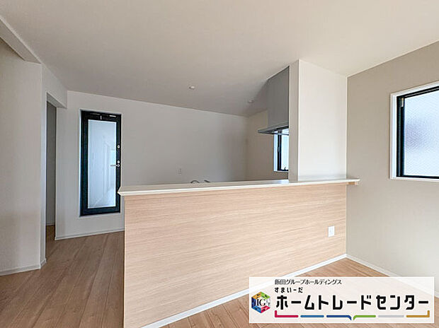 【キッチン】◆人気の対面式キッチン。お食事の準備をしながらでもご家族とのコミュニケーションを楽しめます♪ぜひご見学の際にはキッチンに立ち、生活をイメージしてください。
