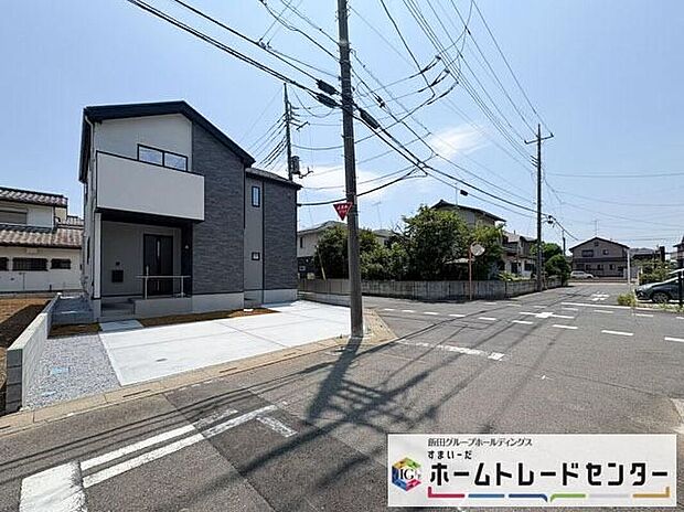 【前面道路含む現地写真】◆平日・お仕事帰りなど、いつでもご案内させていただきます!デザイン・目に見える設備面も大切ですが、耐震構造で地震に強い家の為、次代へ繋ぐ強固な住宅です。