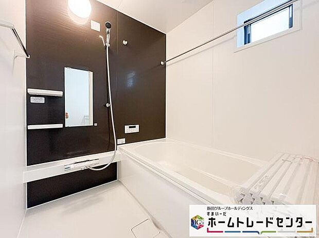 【浴室】◆毎日の疲れをいやす浴室は1坪タイプです。足を伸ばしてゆっくりとくつろげます。浴室暖房乾燥機も標準装備です♪