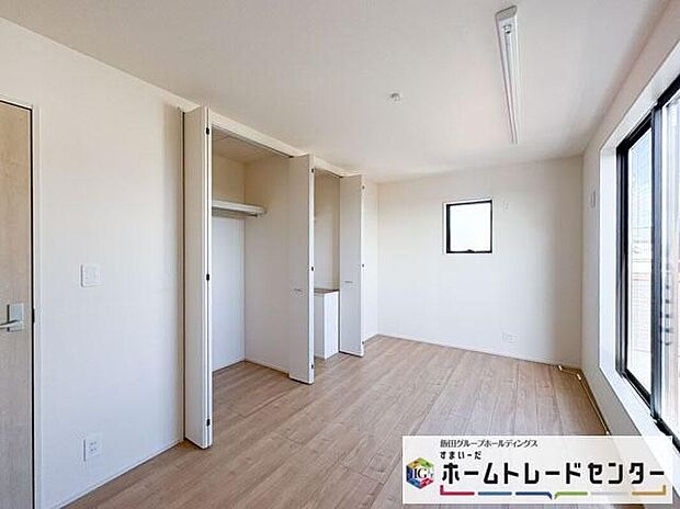 【リビング以外の居室】◆2階の各居室にはそれぞれ収納を完備!しっかりとした容量のスペースを確保しているので、お部屋は美しい空間を保てますね♪