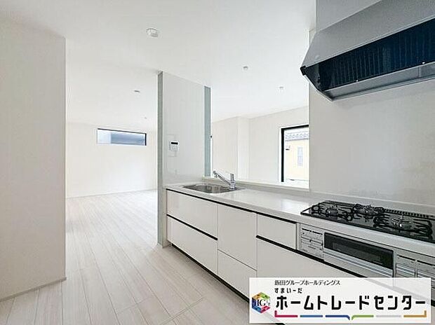 【キッチン】◆人気の対面式キッチン。お食事の準備をしながらでもご家族とのコミュニケーションを楽しめます♪ぜひご見学の際にはキッチンに立ち、生活をイメージしてください。