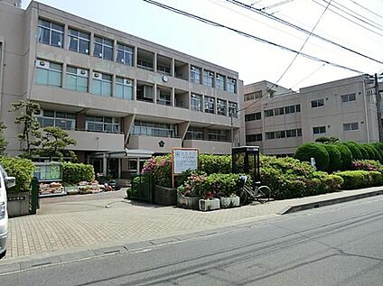 さいたま市立上小小学校 600m (徒歩8分)