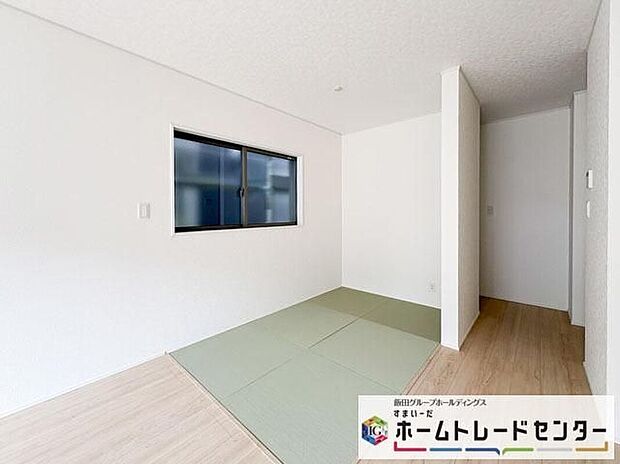 【リビング以外の居室】◆リビングと隣接したお部屋では、ゴロゴロする、お子様を寝かせる、客間として利用するなど、ライフスタイルに合わせて変化をもたらすことができます。
