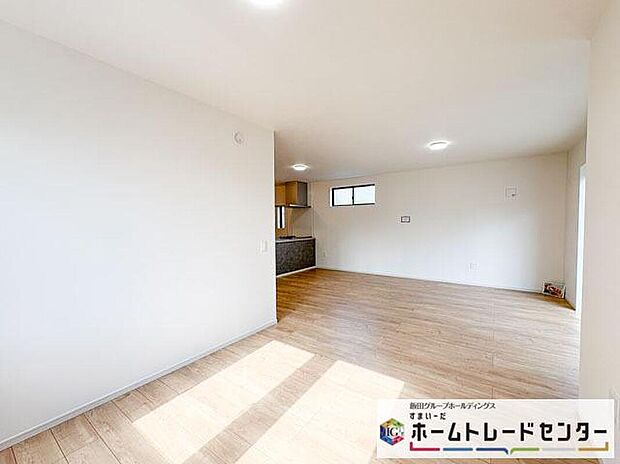 【リビング】◆LDKはご家族みんなが揃う大切な空間です♪テーブルやソファ、カーテン選び、レイアウトを考えるのも楽しいですね♪笑顔溢れる楽しい暮らしをイメージしながらご見学ください♪