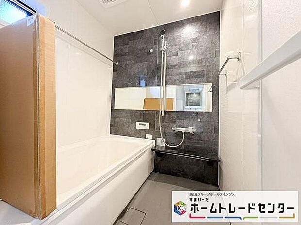 【浴室】◆毎日の疲れをいやす浴室は1坪タイプです。足を伸ばしてゆっくりとくつろげます。浴室暖房乾燥機も標準装備です♪