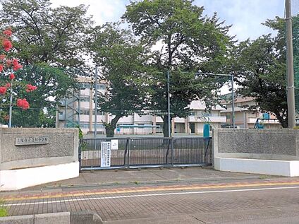 上尾市立芝川小学校 1400ｍ(徒歩18分)