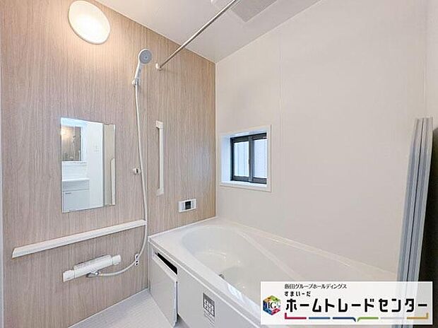 【浴室】◆毎日の疲れをいやす浴室は1坪タイプです。足を伸ばしてゆっくりとくつろげます。浴室暖房乾燥機も標準装備です♪
