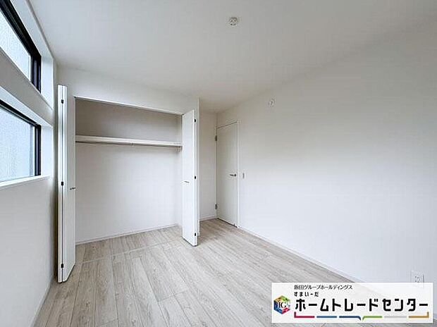 【リビング以外の居室】◆2階の各居室にはそれぞれ収納を完備!しっかりとした容量のスペースを確保しているので、お部屋は美しい空間を保てますね♪