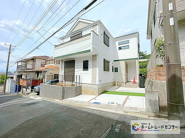 【現地外観写真】
一戸建ての大きなメリットは、「自分の土地」を自由に使えること。好きなペットが飼えるほか、ガーデニングやDIY、車やバイクの手入れなど様々な趣味を楽しめます♪