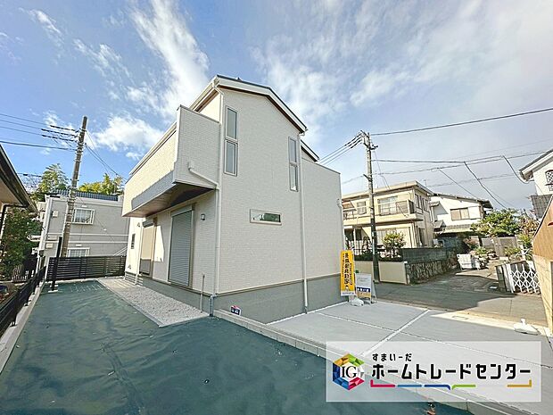閑静な住宅街に立地します☆
開放感溢れる角地です！陽当り・通風良好です♪