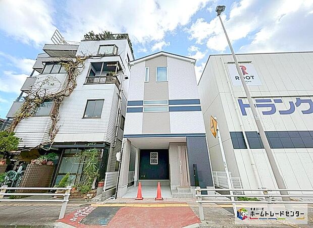 東急田園都市線「宮崎台」駅まで徒歩１７分、「宮前平」駅まで徒歩１７分☆
制震ダンパー、ペアガラス、玄関カードキー搭載！浴室乾燥機、浴室TV、ビルトイン食洗機など設備が充実したお住まいです☆