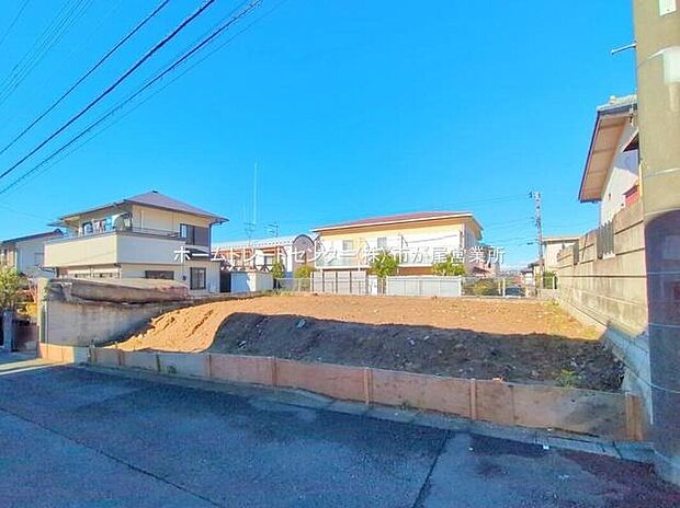 敷地５４坪！カースペース並列２台分＆お庭スペースもございます♪
リビング広々１８．２５帖！シューズインクローク付、ゆとりの４LDKプランです☆