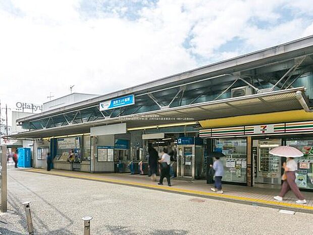 小田急電鉄「読売ランド前」駅まで880m 、徒歩１１分です。穏やかな雰囲気漂う小田急線「読売ランド前」駅。周辺に、スーパー「OdakyuOX」や郵便局がございます。